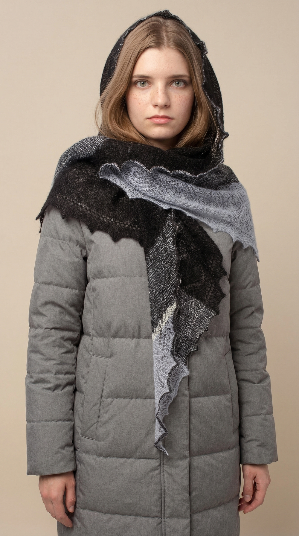 Оренбургский пуховый платок-косынка П2-130184-07/04/02 черный/голубой/экрю