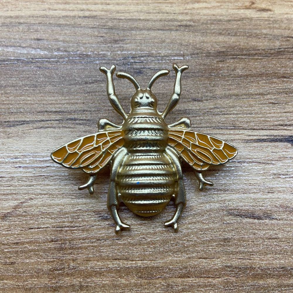 Брошь Пчела эмаль желтая металл золотистый матовый