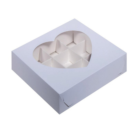 Коробка для 16 конфет с окном СЕРДЦЕ 16*16*3,5 см (белая)