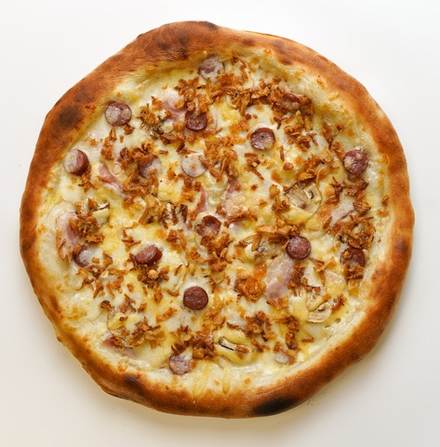 Пицца с беконом и луком фри