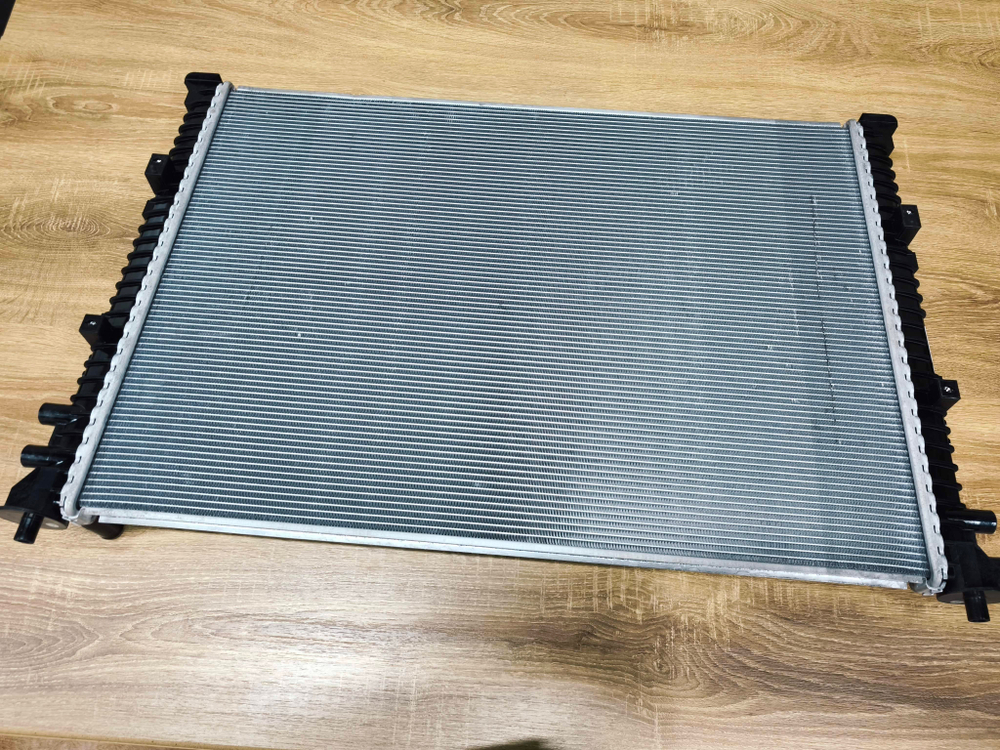 Радиатор Hongqi E-QM5