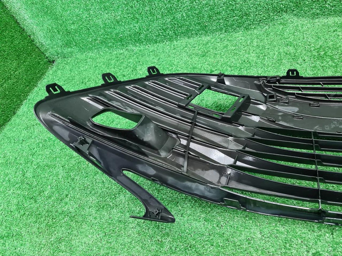 Решетка переднего бампера Toyota Camry xv70 17-21