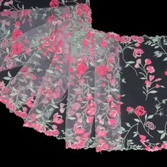 Вышивка на сетке белая/ментол 23 см