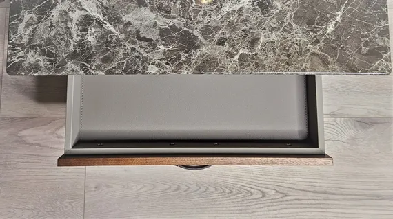 Прикроватная тумбочка Adriana, мрамор, дерево