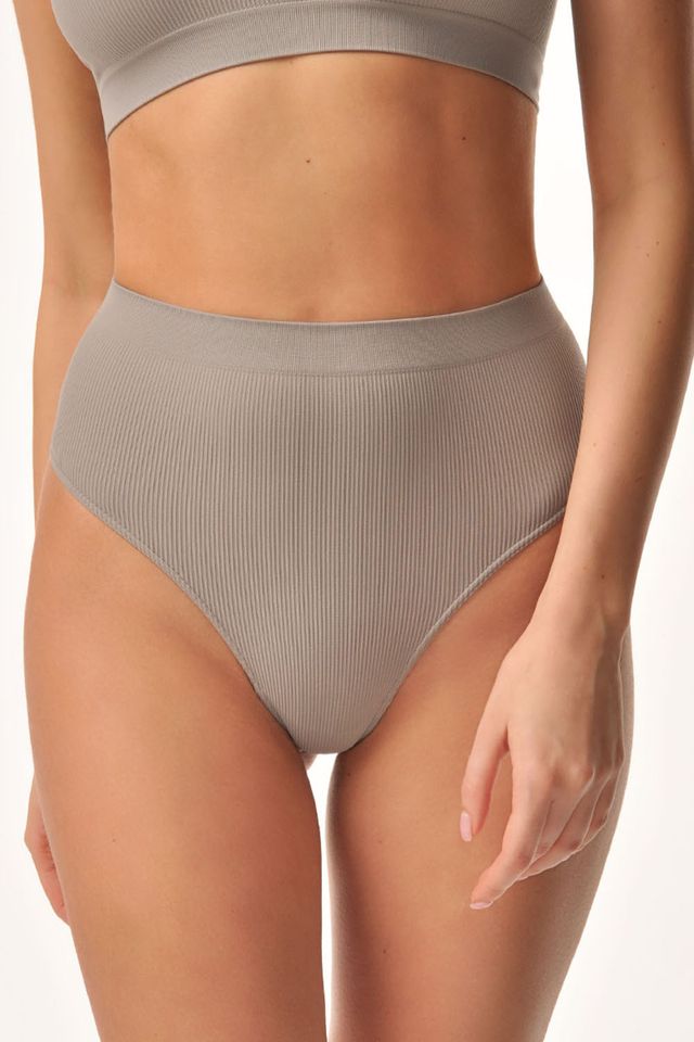 Трусы стринги из мягкой эластичной микрофибры в рубчик