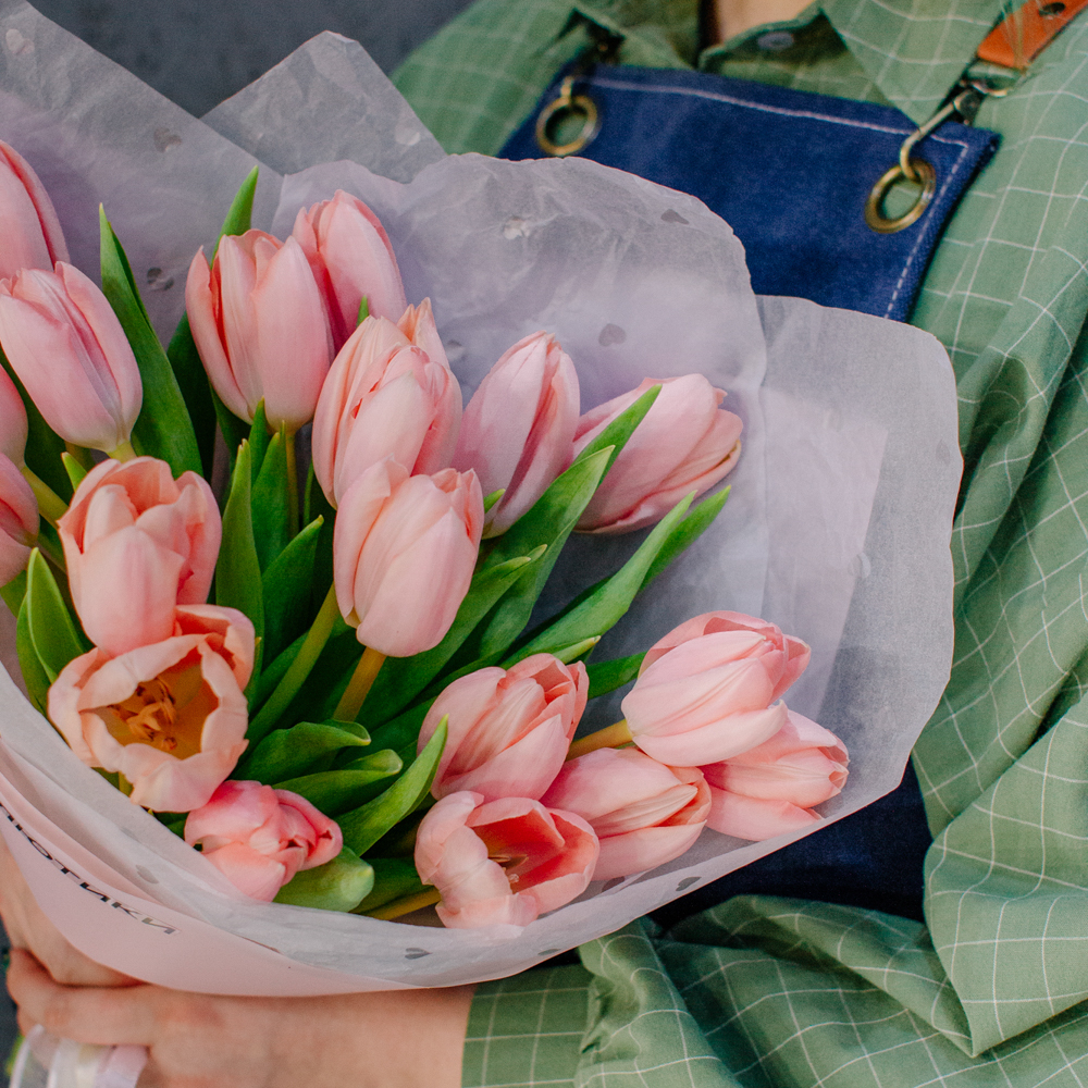 136. Крупные сортовые тюльпаны розовые персиковые