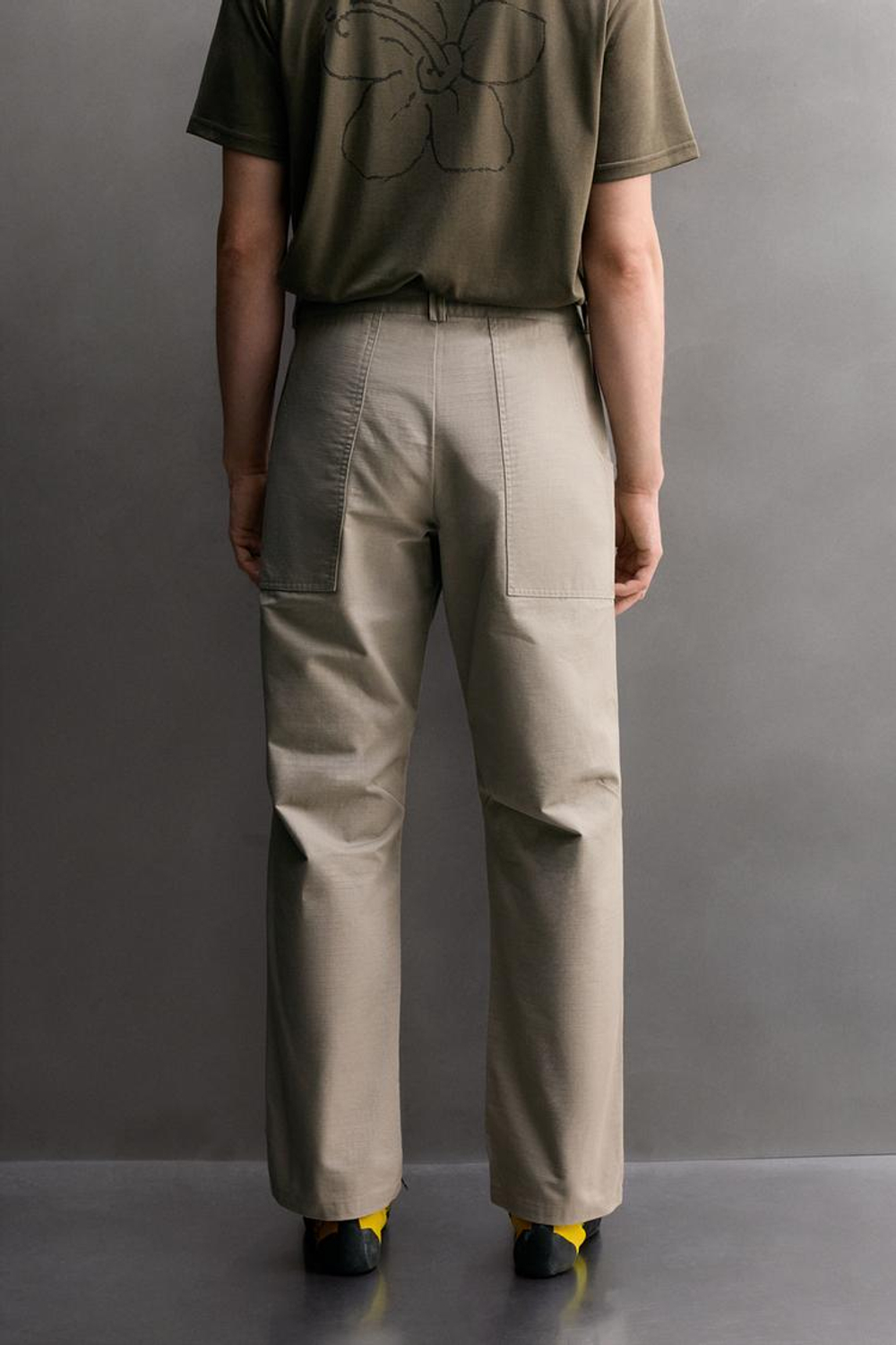 ZARA БРЮКИ TAPERED FIT ДЛЯ СКАЛОЛАЗАНИЯ, ЦВЕТ СЛОНОВОЙ КОСТИ