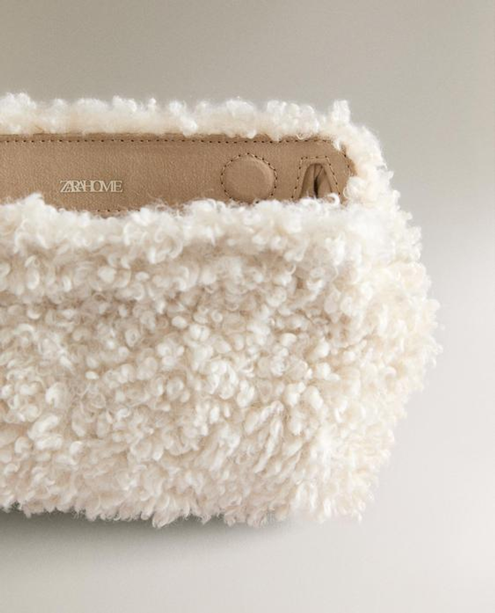 ZARA HOME КОСМЕТИЧКА ИЗ ИСКУССТВЕННОГО МЕХА, ЭКРЮ