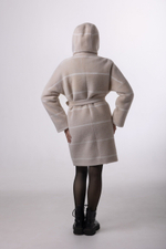 Пальто с капюшоном утепленное