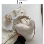 Меховая сумка-хобо