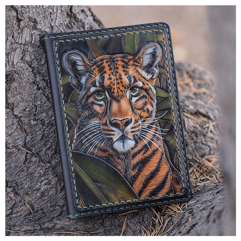 Кожаная обложка на паспорт «Ягуар»