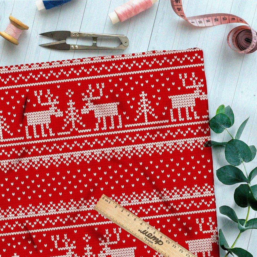 Ткань барби рассредоточенная белая вышивка с оленями на красном фоне