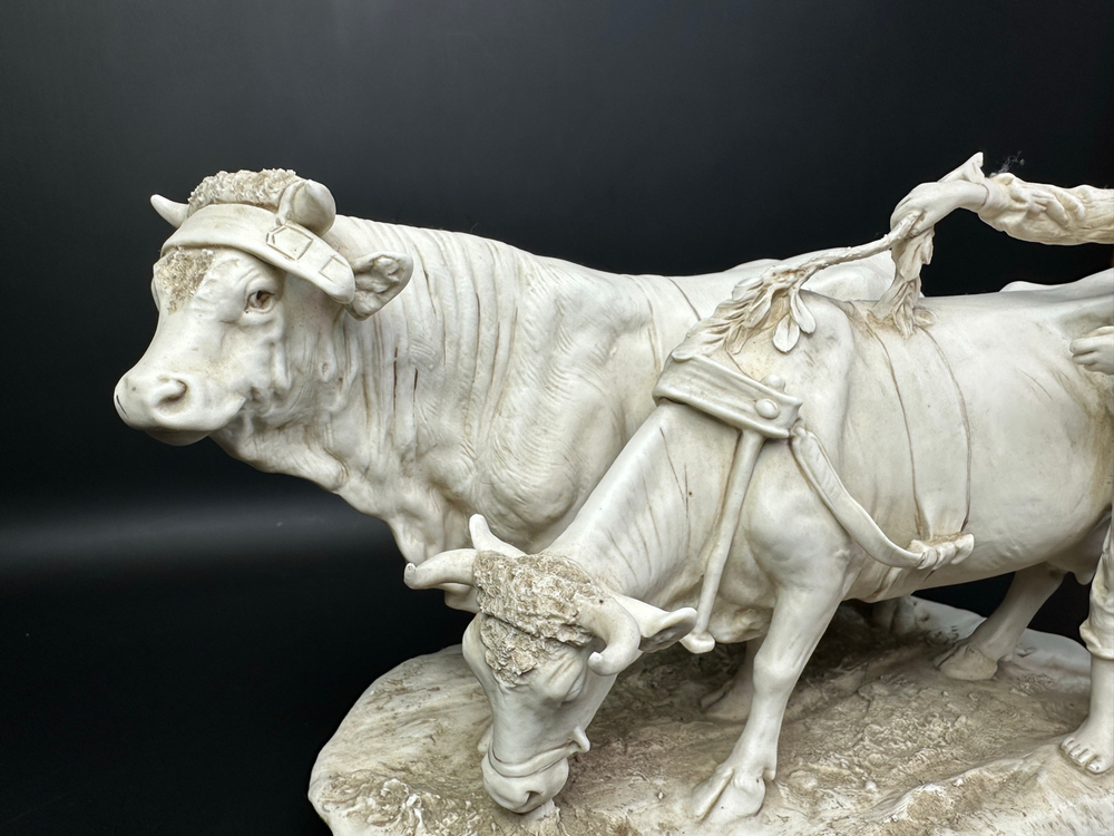 Фарфоровая композиция — Мальчик с коровами