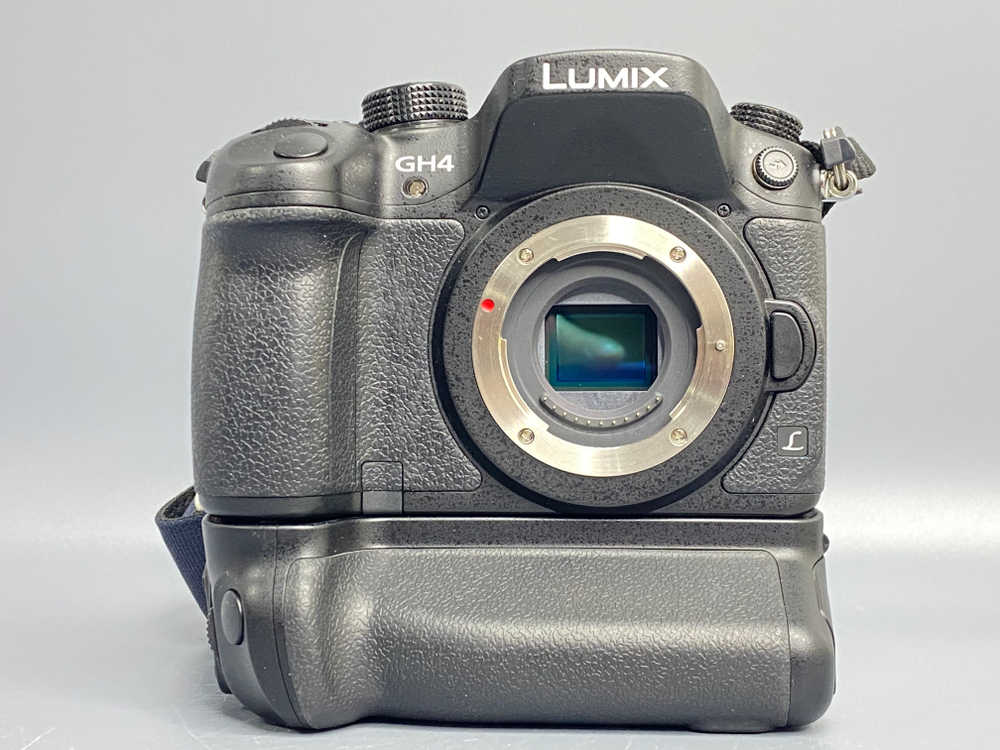 Panasonic Lumix DMC-GH4 + бат. блок