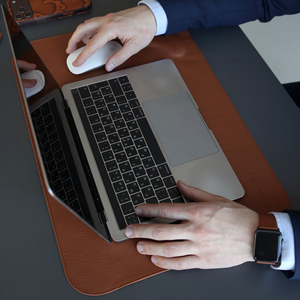Коврик для MacBook Tapis из натуральной кожи теленка цвета карамель