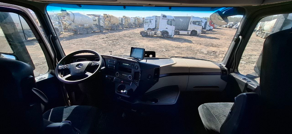 Mercedes-Benz ACTROS 4x2 Седельный тягач 1845 LS (Дизельный, 12,8 л, 476 л.с., МТ)
