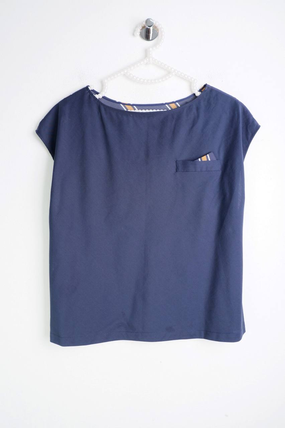 Блузка для лаконичного образа, визуально на 44 размер