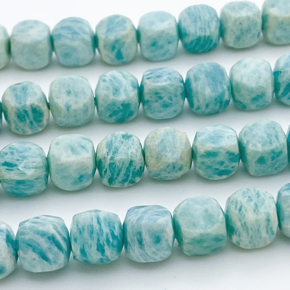 Амазонит, размер около 8-8,1 мм, цена за 11 шт (1/4 нити)