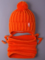 Шапка осенняя вязаная и снуд для детей