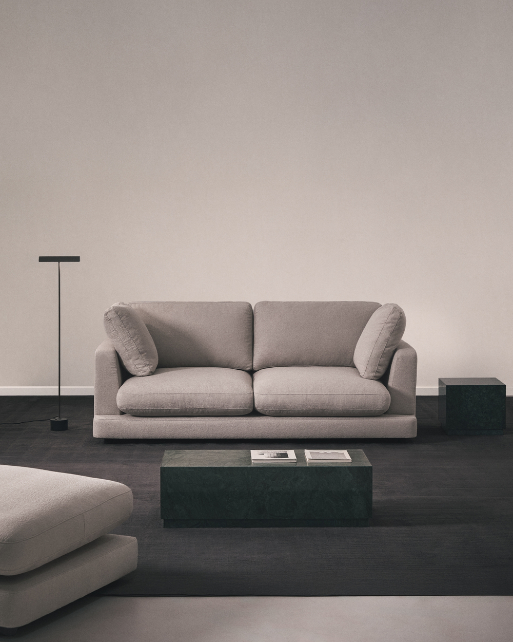 Журнальный столик Sorein из зеленого мрамора 100 x 50 см