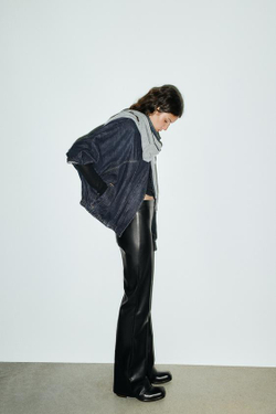 ZARA БРЮКИ FLARE ИЗ ИСКУССТВЕННОЙ КОЖИ, ЧЕРНЫЙ