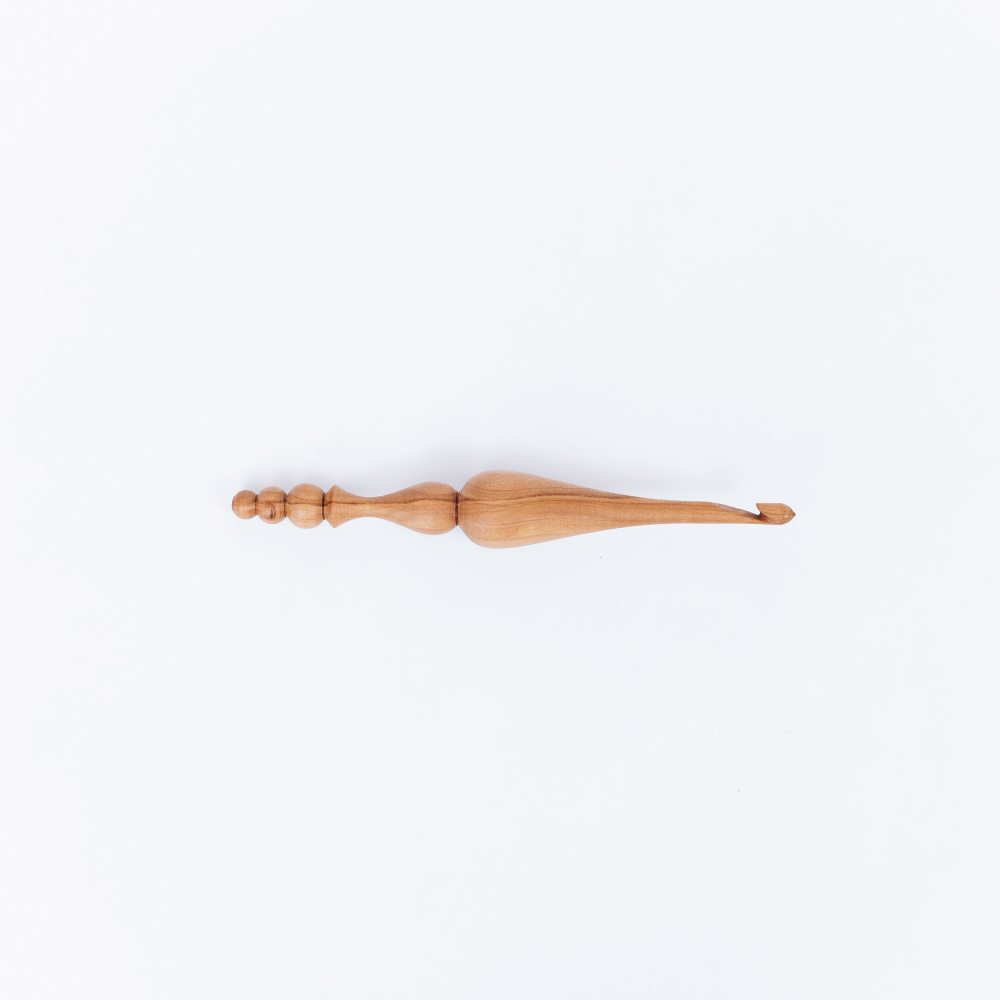 Деревянный крючок для вязания из сибирского кедра 10 мм. K191