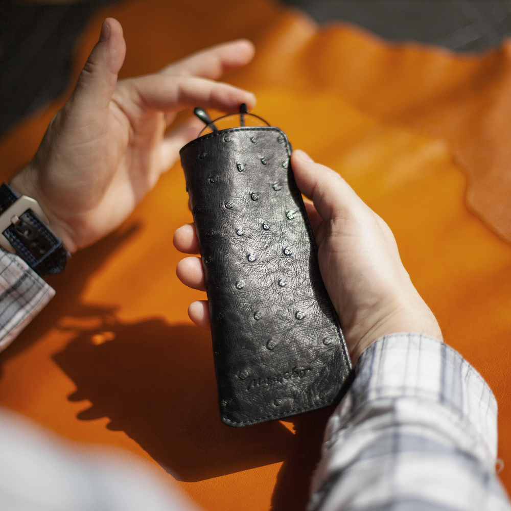 Футляр для очков Lunette из кожи страуса, черного цвета