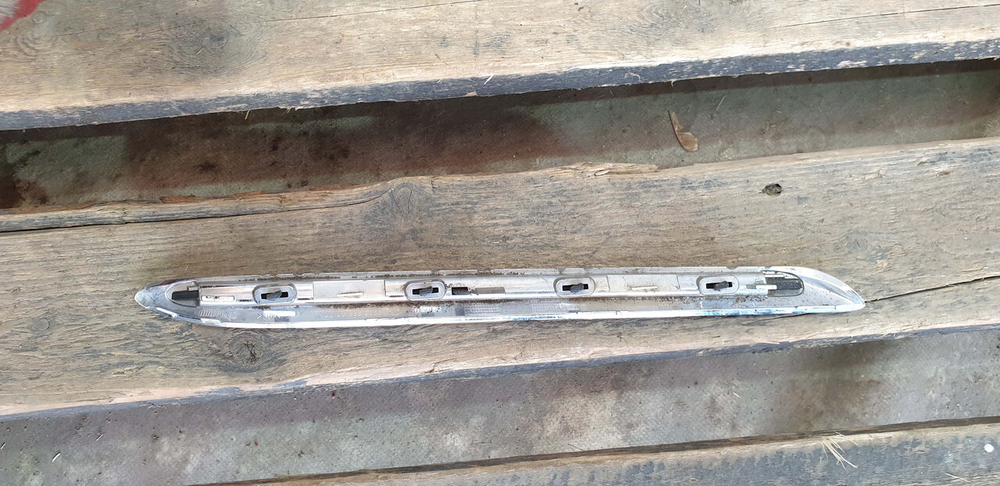 Молдинг решетки радиатора Mercedes E (W213) 16-20 Б/У Оригинал A2138880373