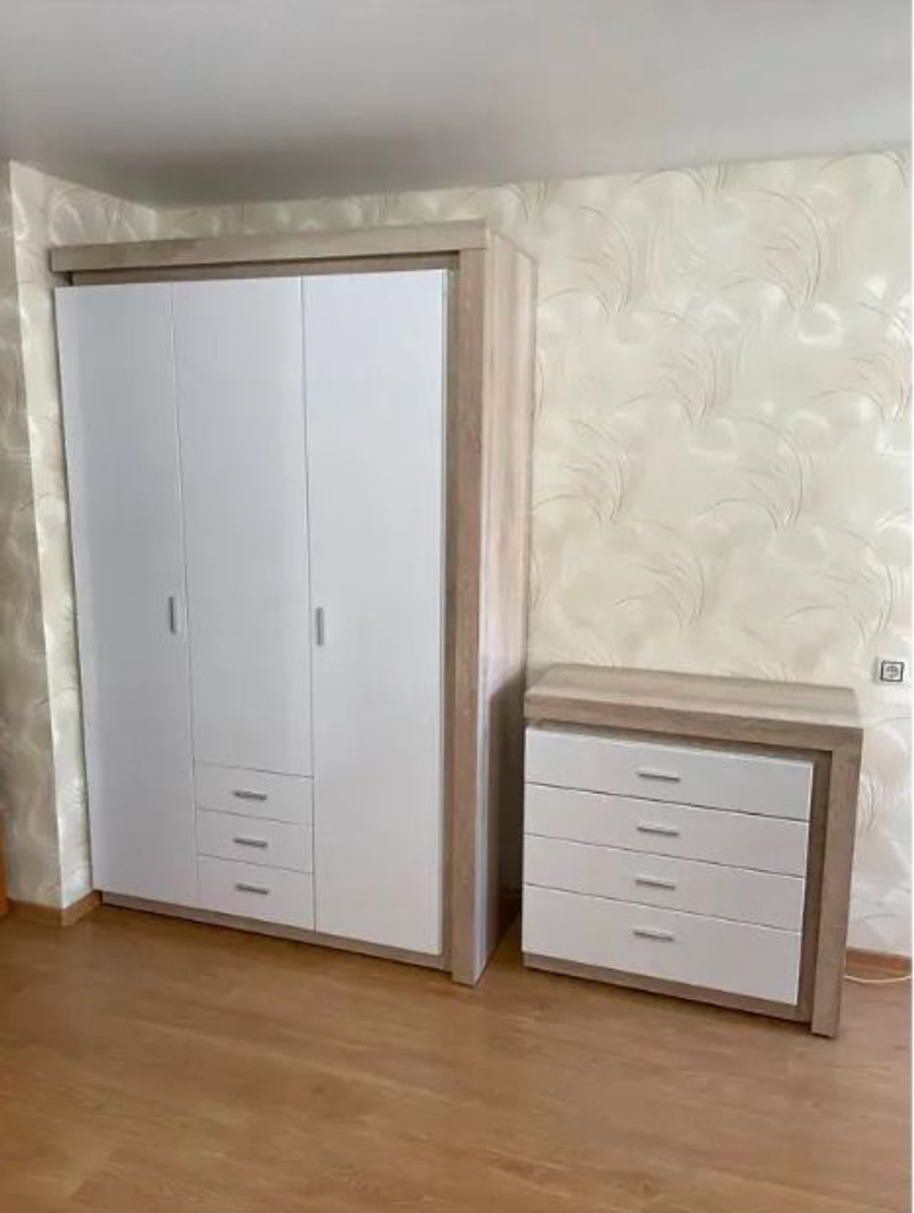 Шкаф для одежды распашной с полками Дуб Сакраменто/Белый Снег Глянец, 140,8х54,2х219 см Люмен Rinner мебельная фабрика