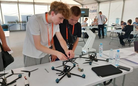 Топ-5 курсов для операторов FPV дронов: от новичка до профи