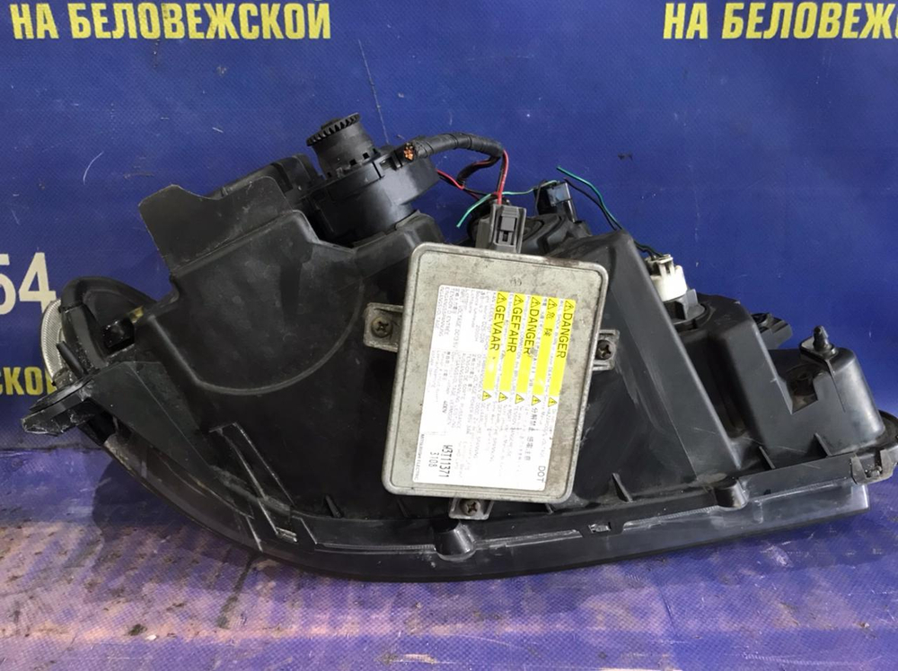 Фара передняя левая MAZDA FAMILIA 2000-2003