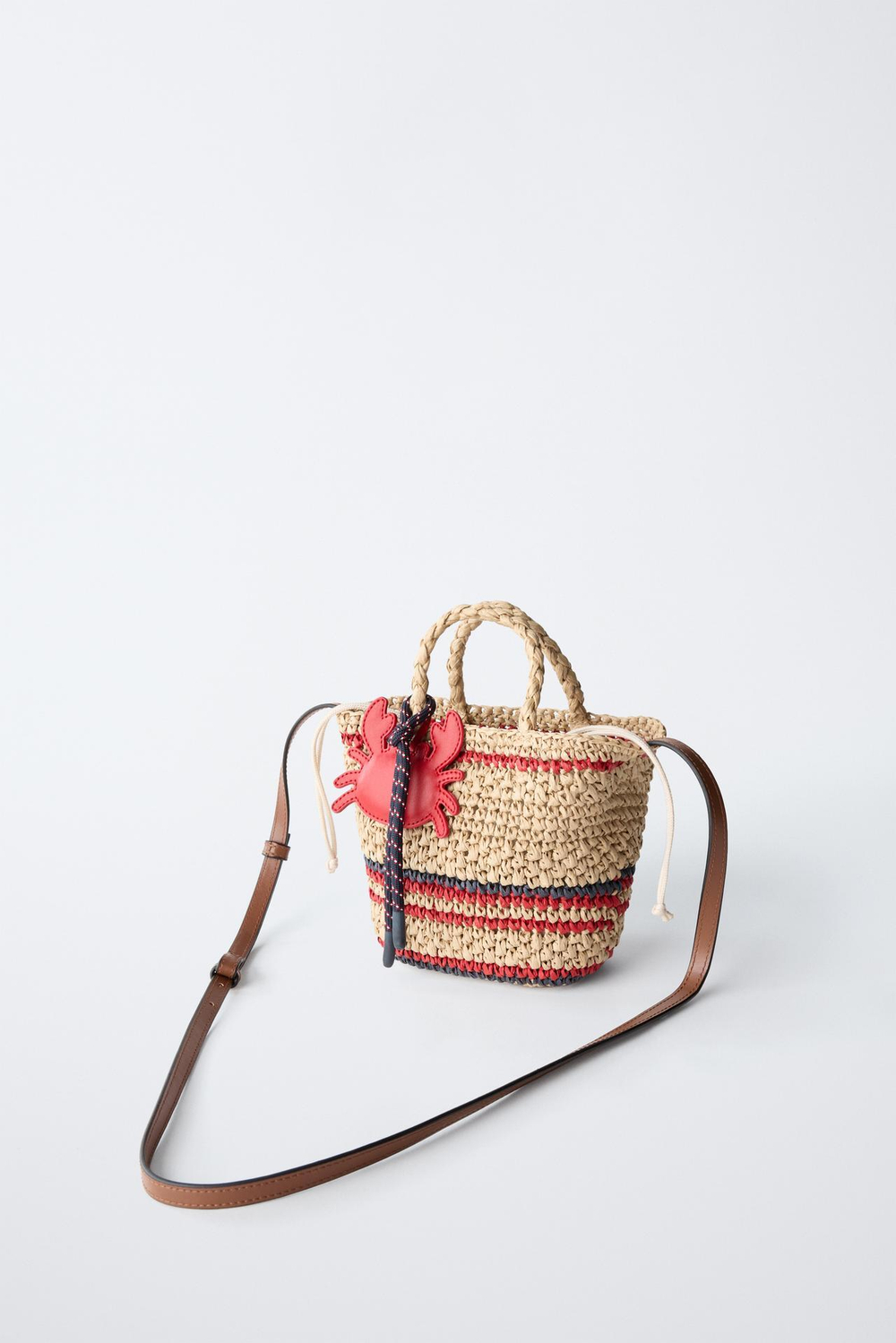 ZARA СУМКА ИЗ РАФИИ С ПОДВЕСКОЙ «КРАБ», ЭКРЮ