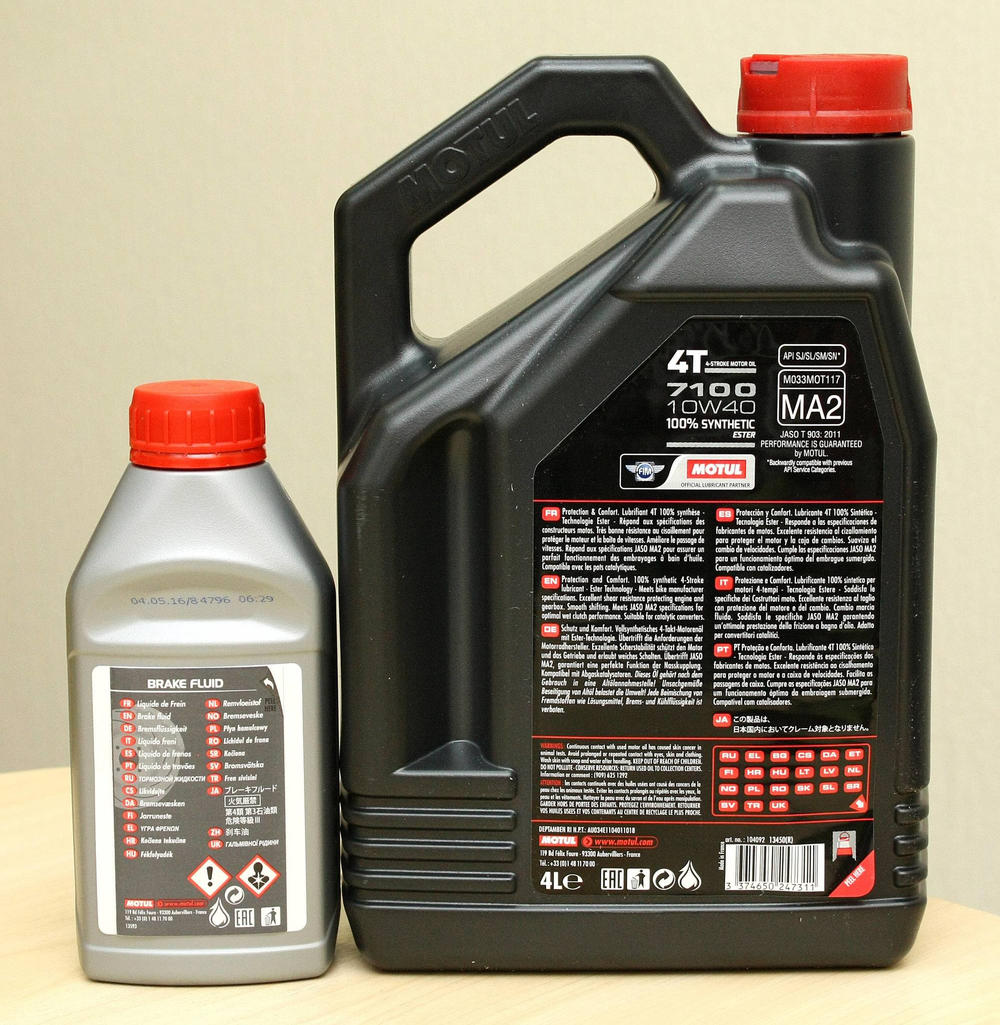 АКЦИЯ! Масло Motul 7100 4T 10w40 4л + Торм. жидкость DOT4 в подарок!