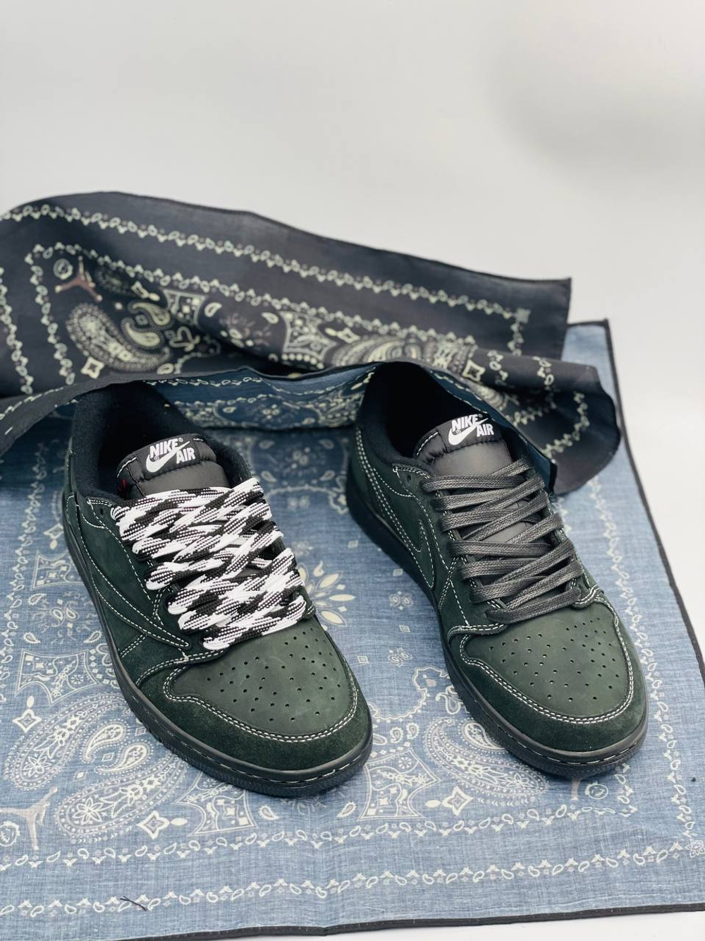 Travis scott jordan 1 april on sale