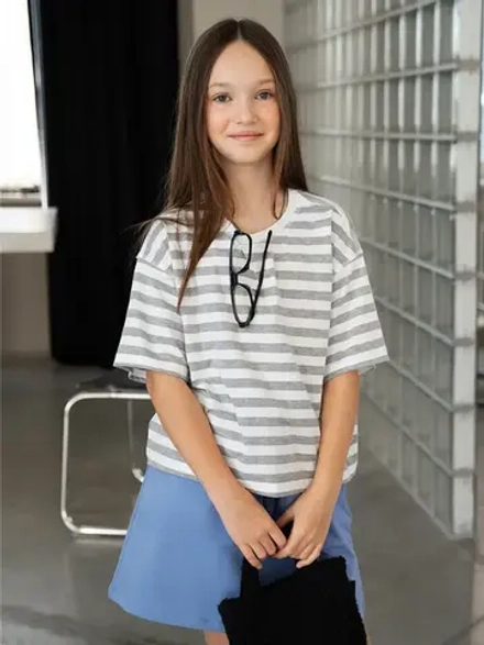 Футболка для девочки в серую полоску