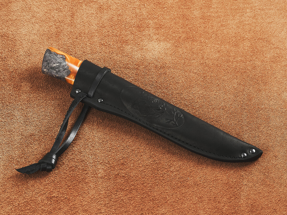 Якутский нож "Амга", сталь Х12МФ, рукоять пепельная стабилизированная карельская береза / акрил янтарь