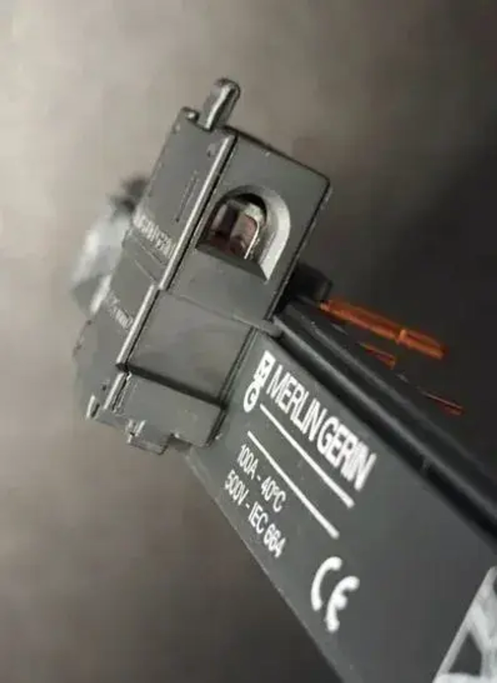 Вводная клемма для модульного оборудования Merlin Gerin by Schneider Electric 14885 (1шт)