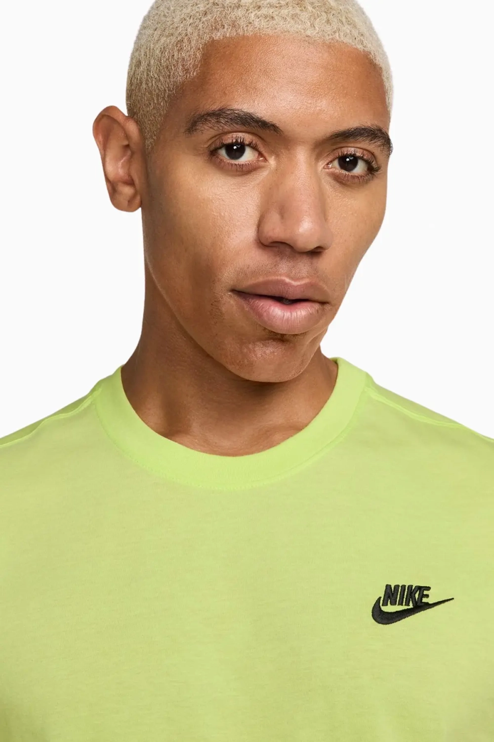 Футболка Nike Sportswear Club - зеленый