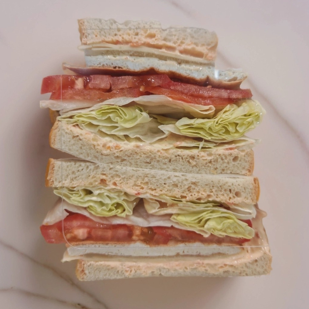 Сэндвич с с жареным яйцом и сыром по-корейски