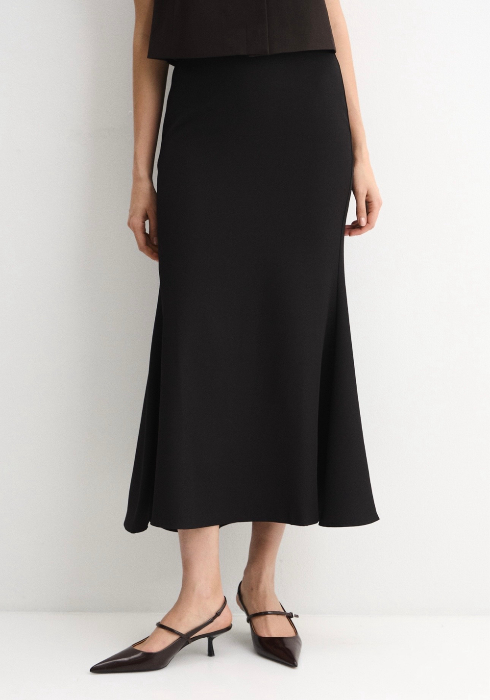 Юбка карандаш со шлицей черный