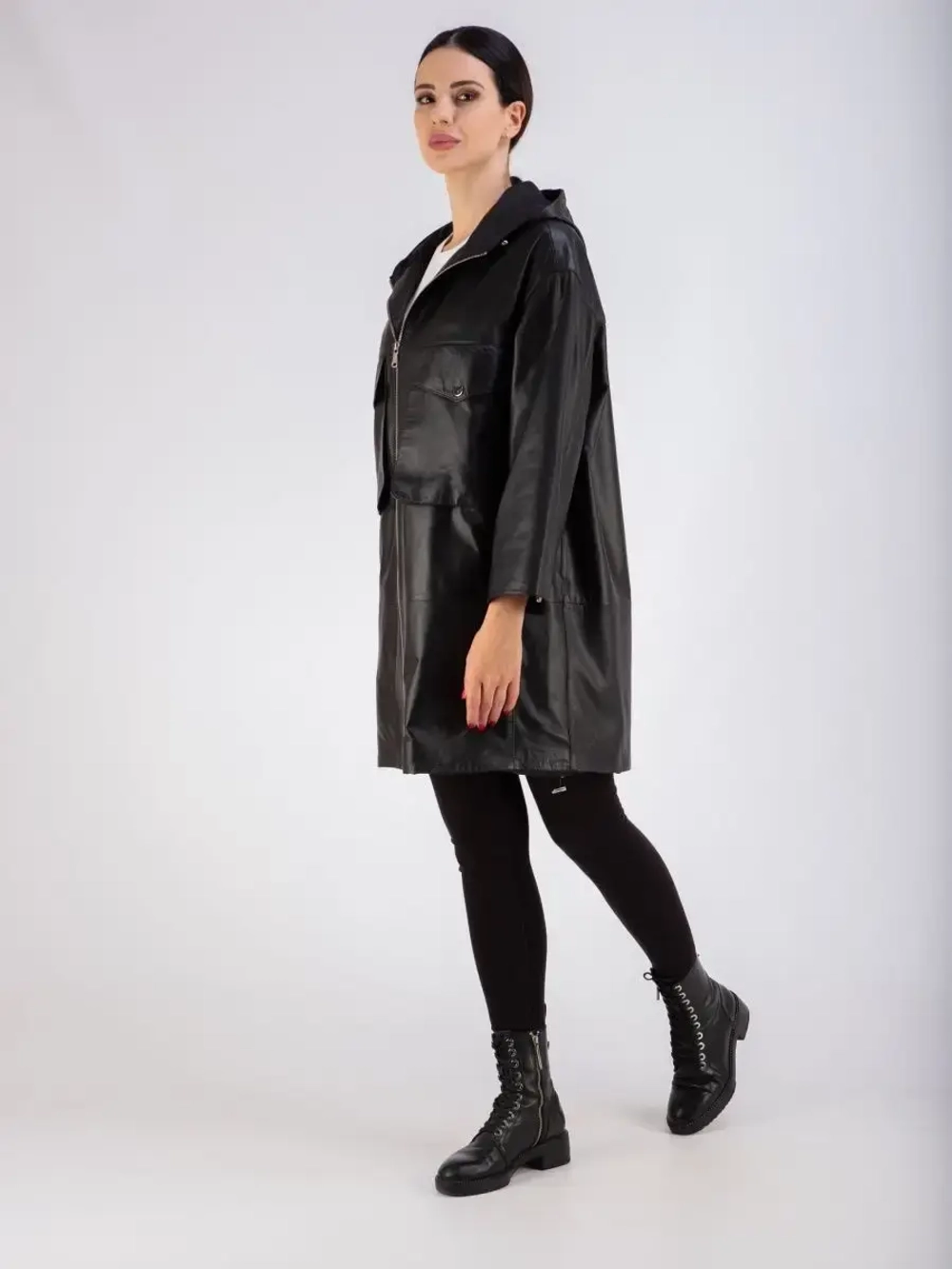 Пальто из натуральной кожи с капюшоном