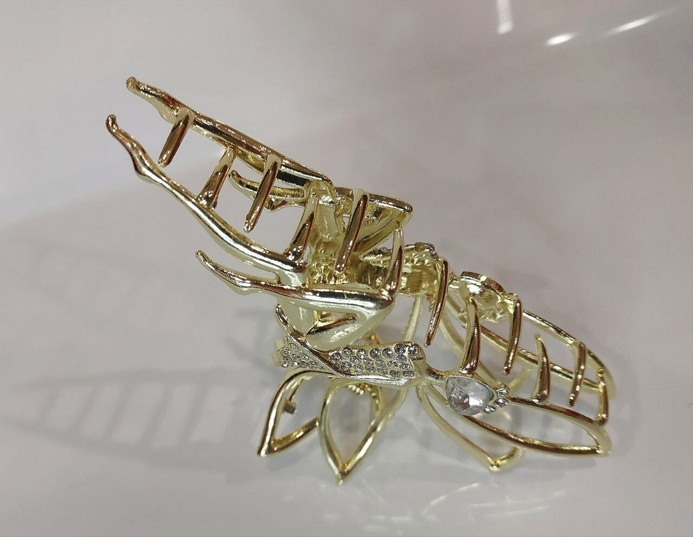 Заколка-краб "Фея" инкрустированная стразами. Цвет: золото