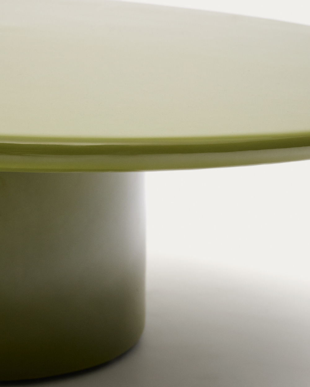 Журнальный столик Albanella из цемента с глянцевой зелёной отделкой Ø110 см