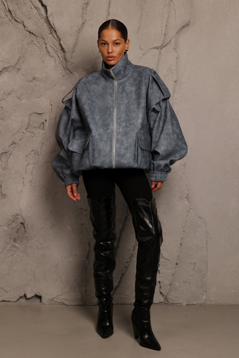 Бомбер из экокожи