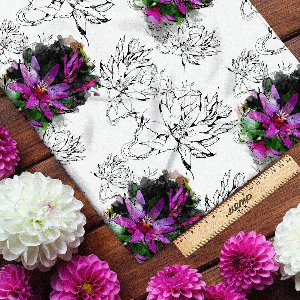 Ткань габардин фиалки с черными контурами