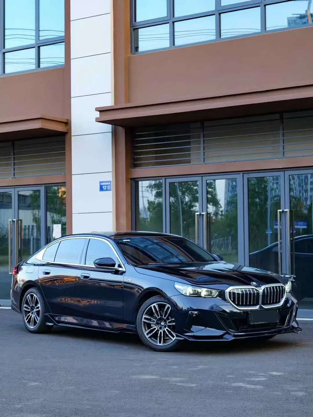 Обвес для BMW 5 серии G60 G68 2024+ БМВ Обвес губа и юбки