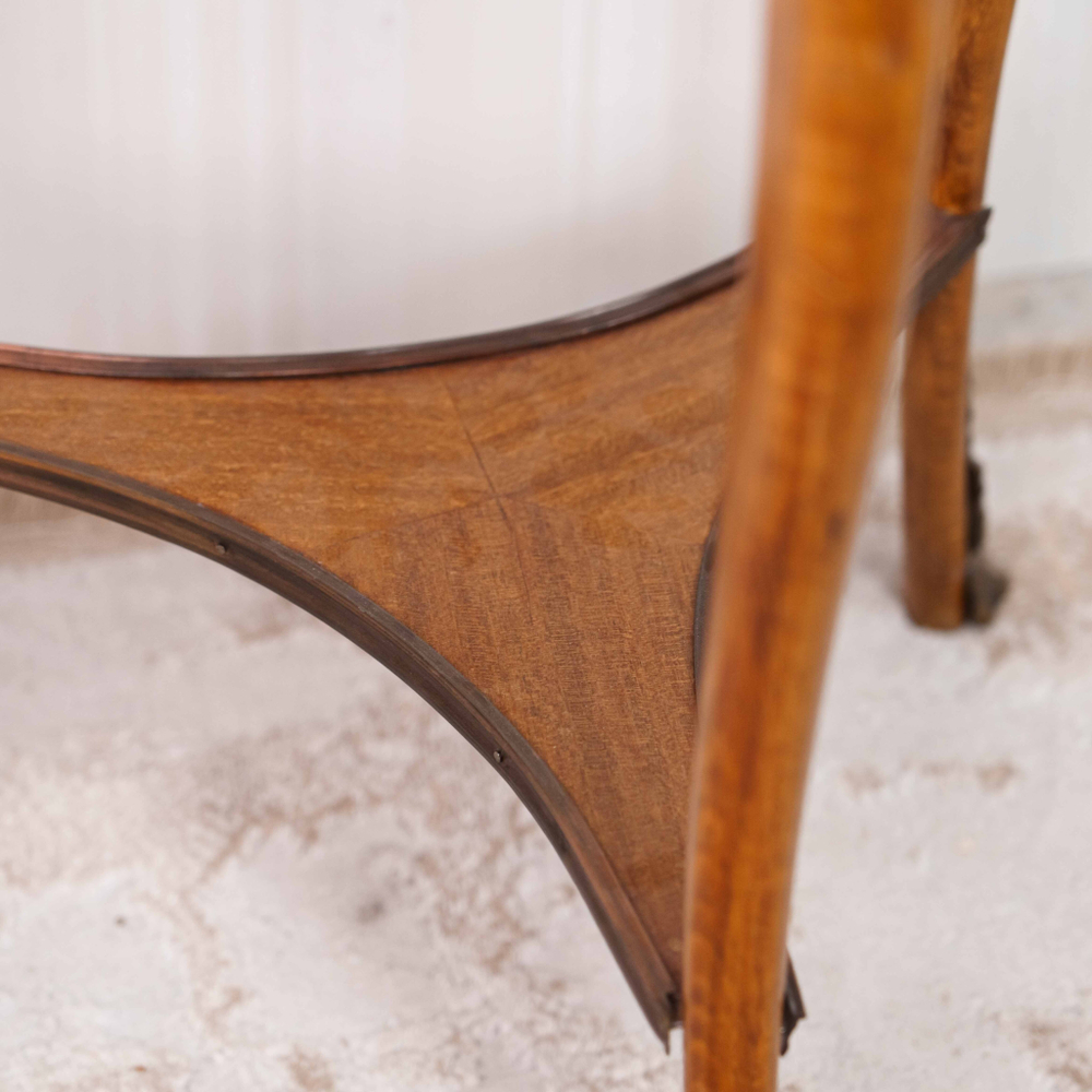 Подставка в дворцовом стиле