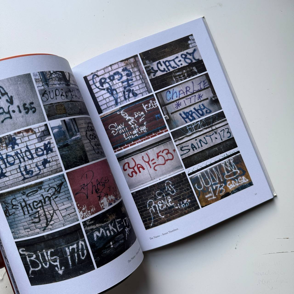 Книга Tag Town by Martha Cooper