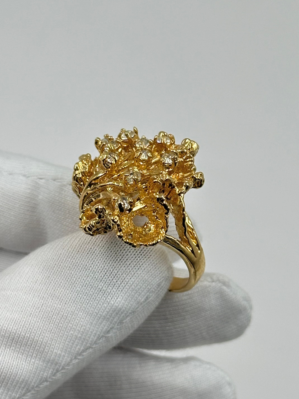 Кольцо с кристаллами