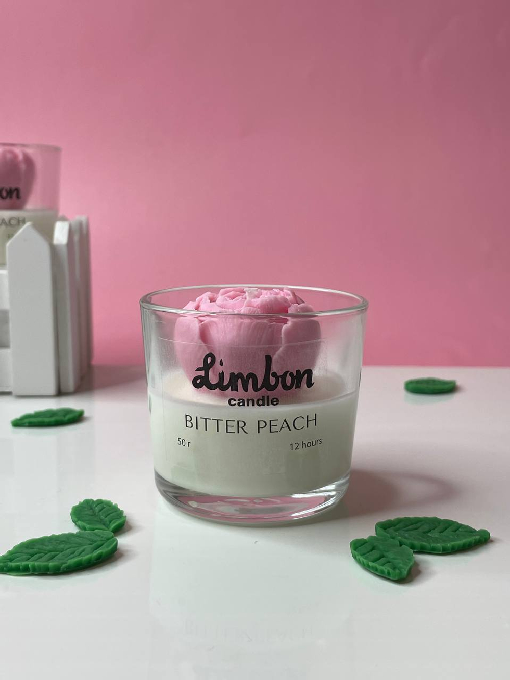 Ароматическая свеча из соевого воска с цветком пиона "Bitter Peach"